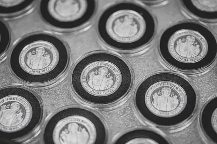 moet ik munten of baren kopen